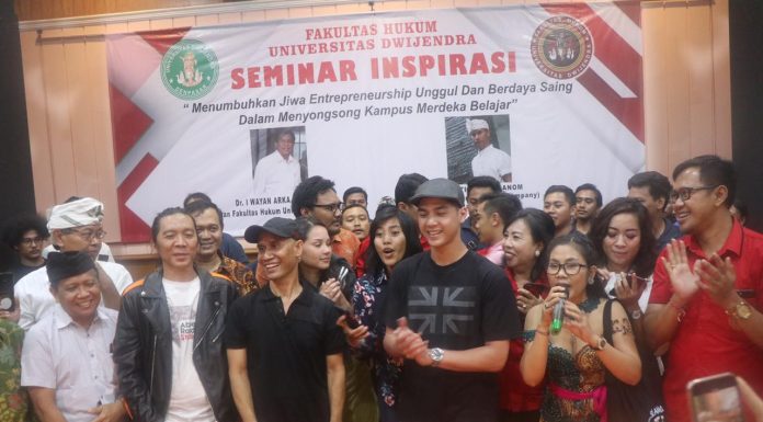 Bimbim Slank Dan Al Ghazali Hebohkan Universitas Dwijendra