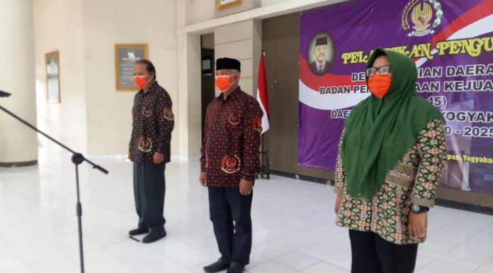 Penyematan Tanda Jasa Warnai Pelantikan Pengurus DHD 45 Masa Bakti 2020-2025