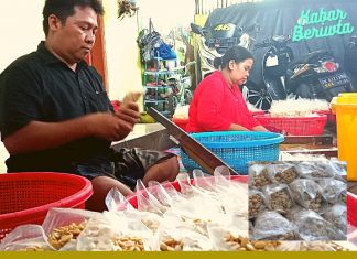 Fauzan : Kedelai Mahal, Omset Berkurang