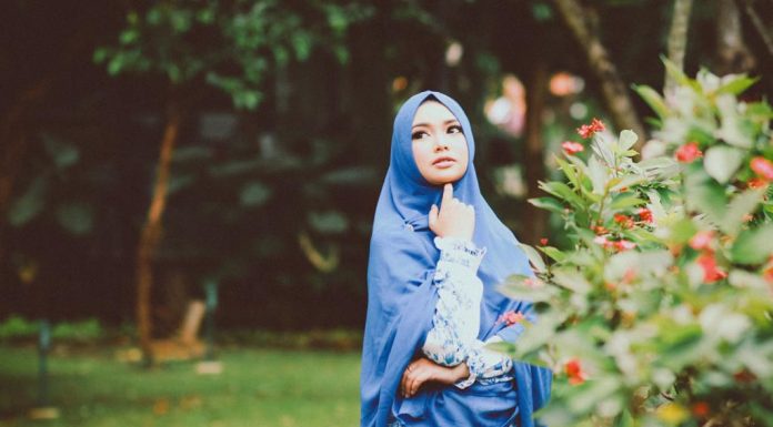 Hijab, Tren Bisnis Perempuan Muda Indonesia
