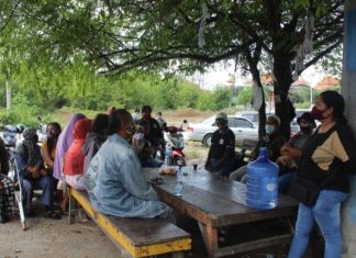 Pedagang Kaki Lima Pelabuhan Benoa Berharap Ada Solusi