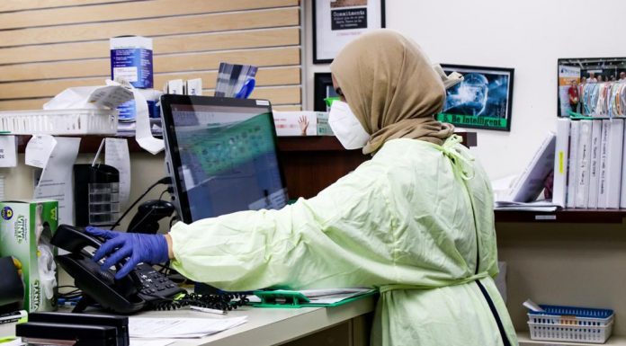 Dedikasi Luar Biasa Tenaga Kesehatan Perempuan Selama Pandemi Covid-19