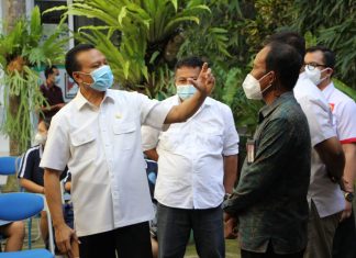 Sekda Dewa Indra Tinjau Vaksinasi Anak Usia 12-17 di Gianyar