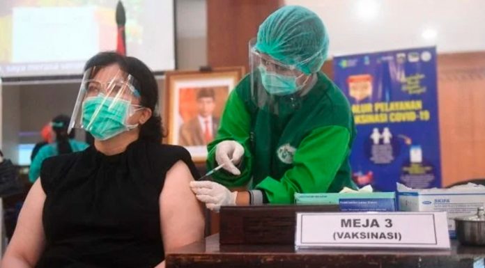 Vaksinasi Orang Tua Lindungi Anak dari Covid-19