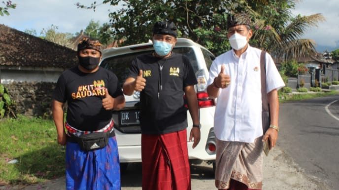 Nang Raka Ajak Sahabat dan Tokoh Desa ‘Gerebek Sembako’ Warga Isoman