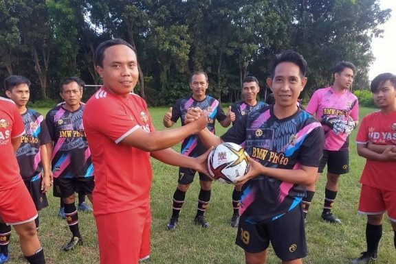 Terus Sosialisasikan Tagar Kita Saudara, Yas FC Sambangi Homebase PSB Babahan