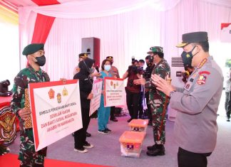 Tinjau Serbuan Vaksinasi AKABRI 1998, Kapolri: Wujud Sinergitas TNI-Polri Tekan Pertumbuhan Covid-19