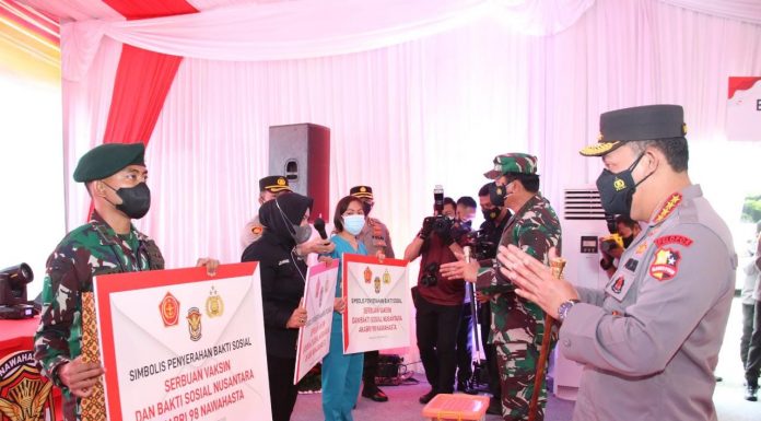 Tinjau Serbuan Vaksinasi AKABRI 1998, Kapolri: Wujud Sinergitas TNI-Polri Tekan Pertumbuhan Covid-19