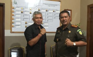 Terima Penghargaan, Dekan Fakultas Hukum Universitas Mahasaraswati Denpasar beri Ucapan Selamat Kajari Buleleng
