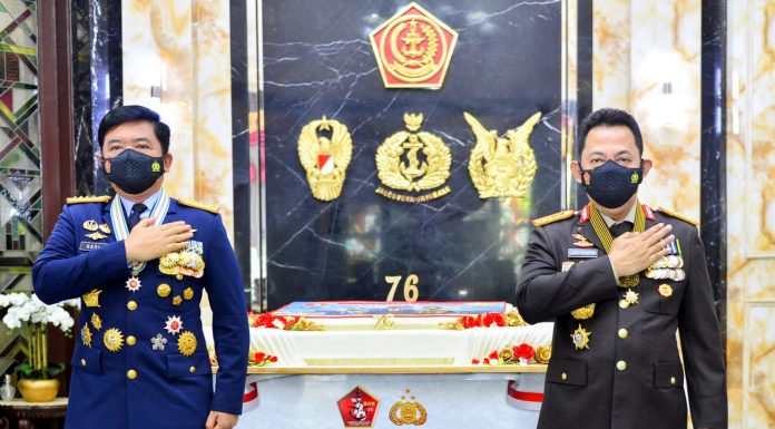 HUT ke-76 TNI, Kapolri: Sinergitas TNI-Polri Mutlak Sebagai Kekuatan Strategis Hadapi Tantangan