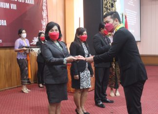 Fakultas Hukum Universitas Dwijendra Denpasar lepas 128 Sarjana dan Magister Hukum secara Hybrid