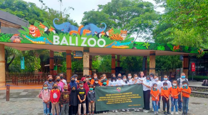 Bintaldam Udayana Ajak Anak-Anak Yatim Piatu Kunjungi Bali Zoo