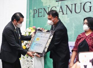 PLN Raih Penghargaan Platinum di Ajang BUMN CSR Award Bali