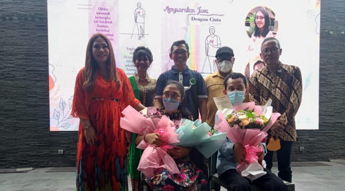 Suarakan Jiwa dengan Cinta, Upaya Kadek Agus dan Ika Agustina Berkarya dalam Keterbatasan