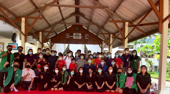Berikan Edukasi Pemahaman Bahasa, Program Studi Pendidikan Bahasa Inggris FKIP Unmas Denpasar adakan PKM di Yayasan Pendidikan Dria Raba
