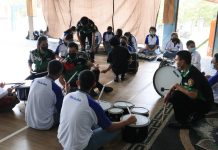 Beri Ilmu Dasar Bermain Musik, UKM Marching Band Unmas kunjungi SMAN 1 Selat