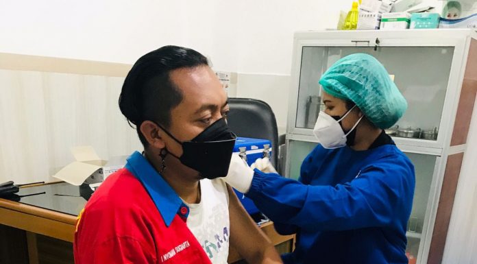 Tingkatkan Pelayanan, PLN beri Vaksin Booster seluruh Pegawai