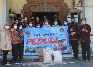 Peringati HPN 2022, IKWI-PWI Bali Kunjungi Panti Sosial Tresna Werda