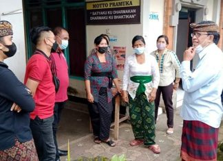 Terus Edukasi Protokol Kesehatan, Fakultas Hukum Dwijendra University Bagikan Masker
