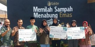 Peduli Pendidikan, Pegadaian Beri Beasiswa Anak-anak Pengurus Bank Sampah Binaan