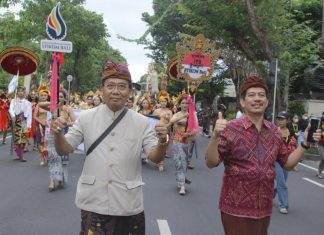 Pawai PKB, Mahasiswa ITB STIKOM Bali Pukau Mendagri dan Menparekraf