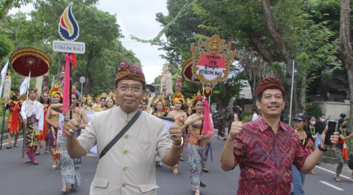 Pawai PKB, Mahasiswa ITB STIKOM Bali Pukau Mendagri dan Menparekraf