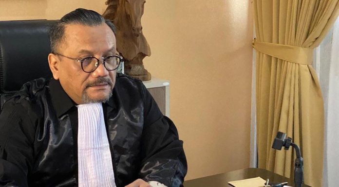 Terkena Hukum Adat, Nyoman Mana Menggugat