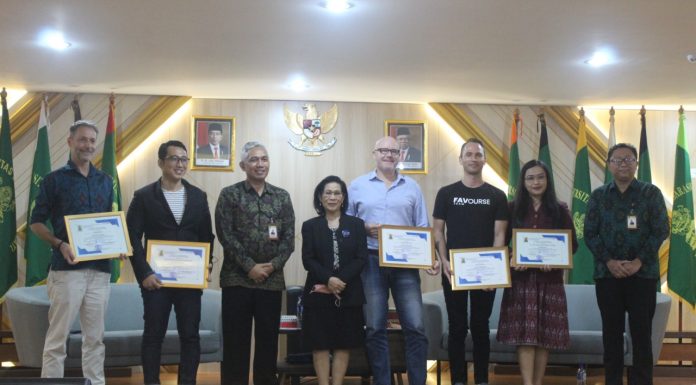 Kunjungi FH Unmas Denpasar, Empat Pelaku Usaha beri Literasi dan Edukasi Digital Nomads