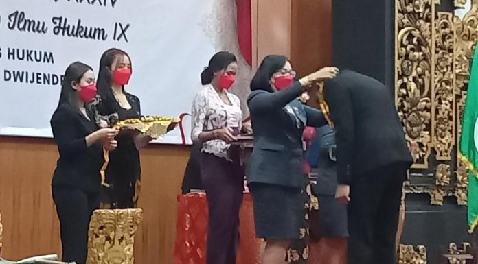 Lepas Mahasiswa Strata Satu dan Magister Hukum, Fakultas Hukum Dwijendra University gelar Yudisium ke-34 dan ke-9