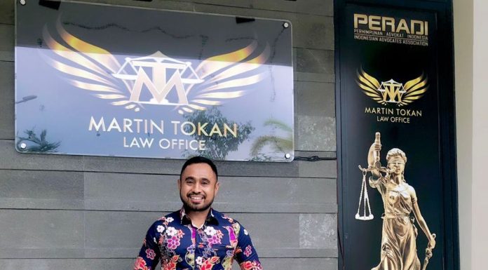 Martin Tokan, Pengacara Muda Flores Timur, Bersinar di Jawa Timur