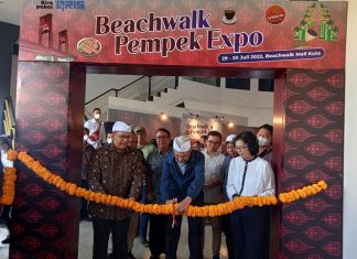 Kembangkan Klaster Local Economy Development melalui Beachwalk Pempek Expo 2022