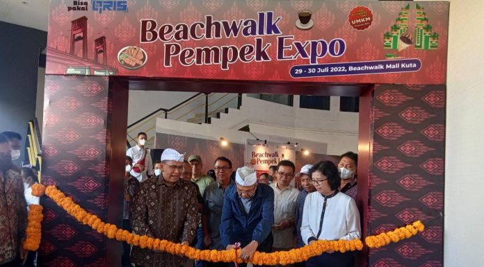 Kembangkan Klaster Local Economy Development melalui Beachwalk Pempek Expo 2022