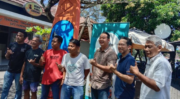 Peringati HUT RI ke-77, Jembrana gelar Lomba Dayung Sampan Tradisional