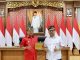 Pemberian TOA kepada Gubernur Bali Tandai Peluncuran Uang Rupiah Kertas Emisi Baru