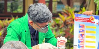 Pengabdian Masyarakat Unmas Denpasar Melalui Pemeriksaan dan Penyuluhan Kesehatan Gigi dan Mulut di SDN 1 Kesiut Tabanan