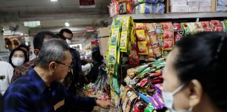 Tinjau Bapok di Pasar Badung, Mendag Zulkifli Hasan: Harga Bapok di Bali Terjaga Stabil