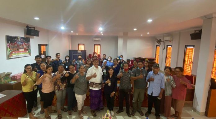 Pengabdian Masyarakat melalui Edukasi dan Pelatihan Daur Ulang Sampah Organik menjadi Eco Enzym di Desa Penarukan