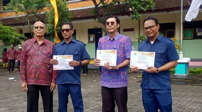 Peringati HUT ke-73, Yayasan PR Saraswati Tabanan beri Apresiasi Guru dan Murid Berprestasi
