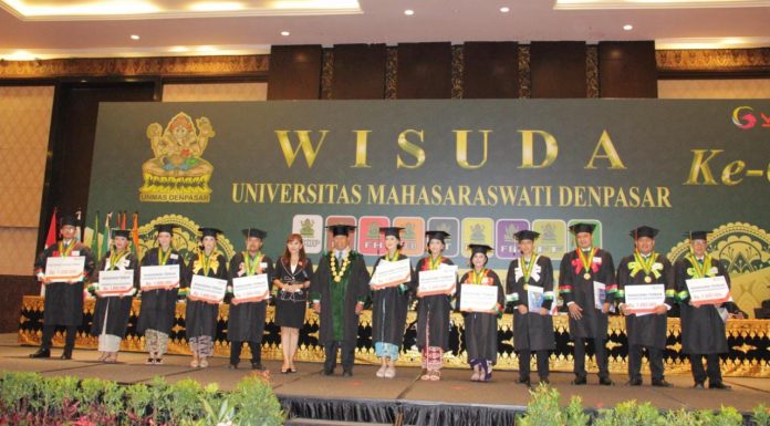 Lepas 760 Wisudawan, Simak Pesan Rektor Universitas Mahasaraswati Denpasar