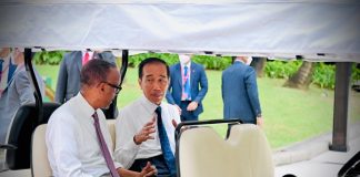 Diplomasi Jokowi dan Presiden Rwanda di Mobil Golf