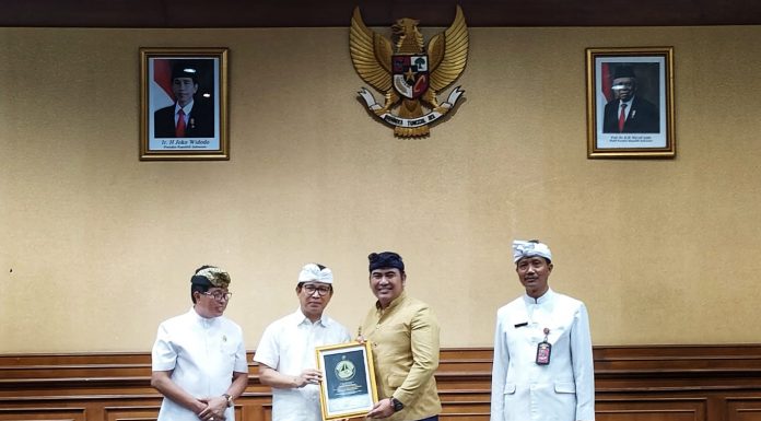 PLN Terima Penghargaan dari Pemkab Badung