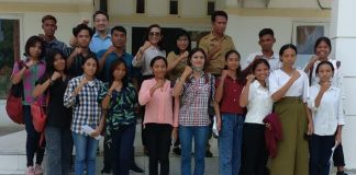 Pemkab Sumba Timur Kirim 15 Mahasiswa Kuliah di ITB STIKOM Bali Sambil Magang Online Bergaji di Singapura