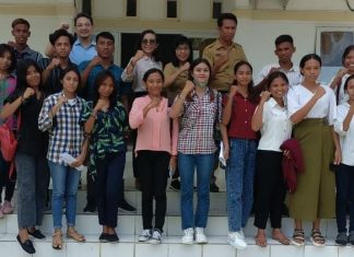 Pemkab Sumba Timur Kirim 15 Mahasiswa Kuliah di ITB STIKOM Bali Sambil Magang Online Bergaji di Singapura
