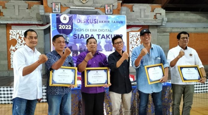 Diskusi Akhir Tahun PWI Bali: Pers di Era Digital, Siapa Takut?