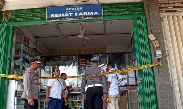 Gerak Cepat, Kapolsek Gianyar Pimpin Anggota Datangi TKP Gedung Terbakar