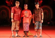 Gubernur Bali Wayan Koster Raih Penghargaan Indonesia Awards 2022