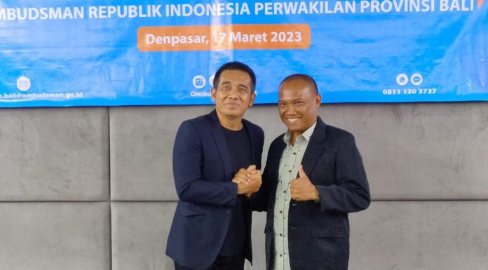 Penuhi Program Kerja KKN Tematik, Mahasiswa FH Unmas Denpasar berkolaborasi dengan Kadek Puja Astawa bekali Staf Ombudsman RI terkait Media Sosial