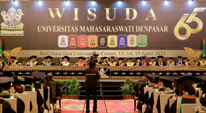 Simak Harapan Rektor Unmas Denpasar kepada Lulusan pada Upacara Wisuda Ke-65