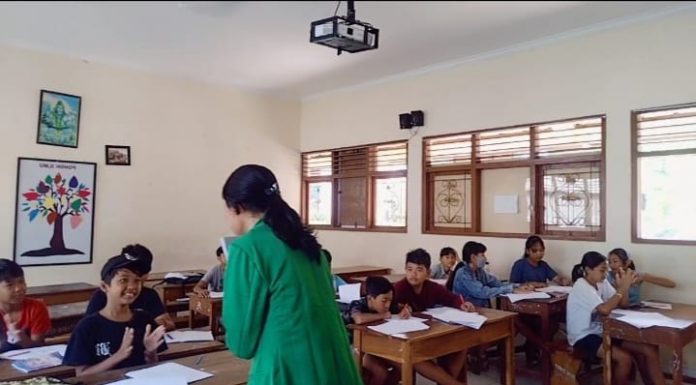 Kenalkan Diamond Education melalui Media Sosial, Ni Putu Nita Yulianti Laksanakan Pengabdian kepada Masyarakat
