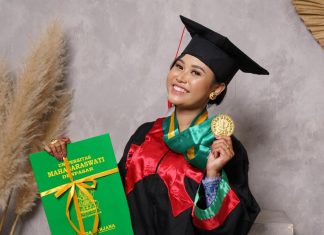 Peduli Kelestarian Pohon, Ni Kadek Dwi Mertaning Astiti Teliti Efektivitas Awig-Awig Kelestarian Lingkungan dalam Skripsinya